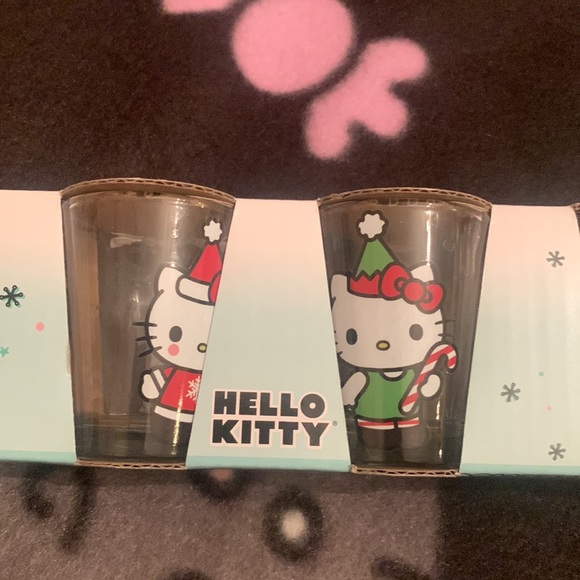 NWT Set of 6 Holiday Hello Kitty Shot Glasses - Picture 3 of 5
